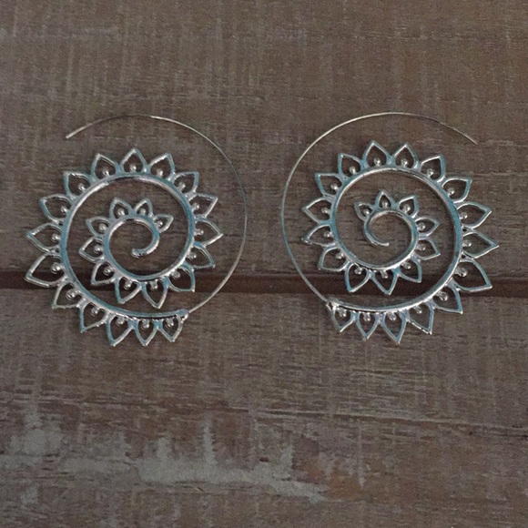 Bohemian Silvertone spiral earrings - Picture 2 of 3
